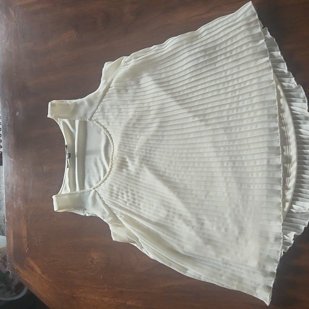 Jessica Simpson Cream Sleeveless Accordian Pleated Blouse Size Small